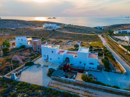 Villa Ioanna for 10 - AllParos Villas - Bergblick