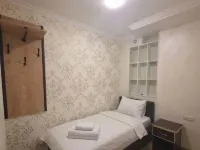 호스텔 메리엔 마테나다란 고문서관 주변 호텔