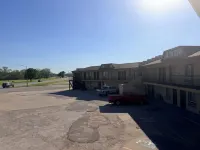 Regal Inn Coffeyville KS US 169 - parking