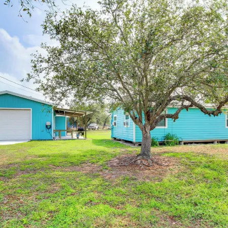Beaches, Fishing & More! Rockport Getaway w/ Deck