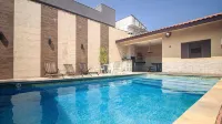 Piscina Aquecida, Ar Condicionado, Área Gourmet, Bilhar - 2-Star