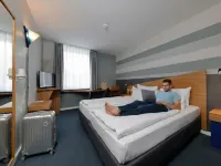 Median Hotel Hannover Messe Hotels near TUI Arena