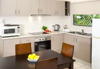 Clifton Sands Holiday Units - Parking