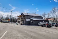 Lake Days, Trails & More! Updated Apt in Mineville -  Appartamenti vacanze