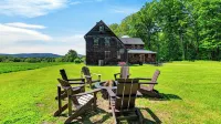 52-acre Berkshires Farmhouse Fire Pit, Outdoor Dining + Trails Copper Kettle Farm by Avantstay - Country Houses