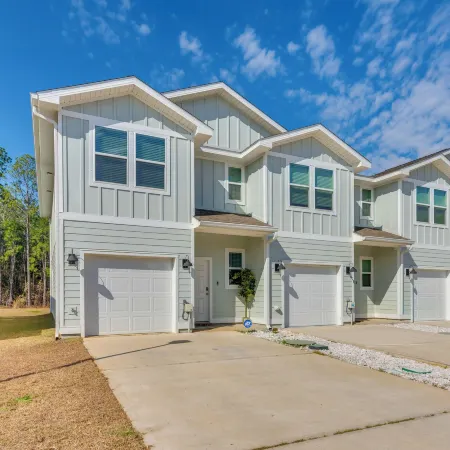 Nurse-ready Rental 2 Mi to UWF Campus & Hospital!
