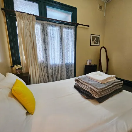 Bellbird Hotel Отели в г. Сеснок