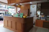 تشارلي بليس - مسبح خاص