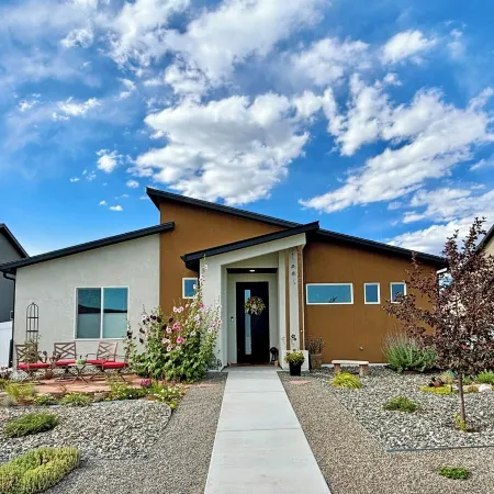 Kokopelli House - Modern Fruita Retreat with Garage
