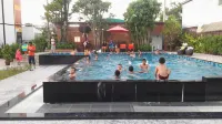 Tawan Anda Garden Hotel - Pools