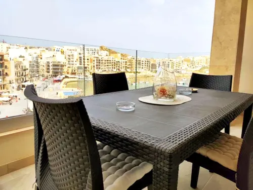 GrandBlue Vista Premier Seafront Apartment - 4-Star