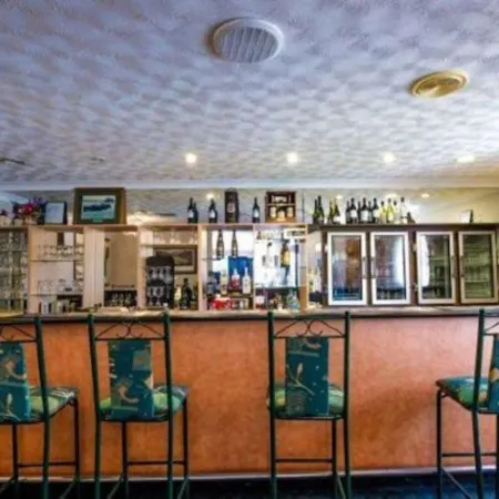 Hampton Villa Motel