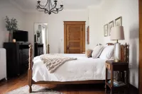 The Historic Brownstone Haus, A Downtown location for Unforgettable Gatherings - 무료 와이파이