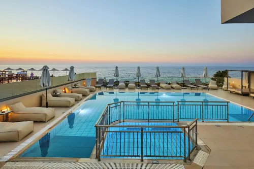 Mila Sissi Bay Hotel - parking