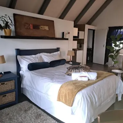 Room-comfortable Accommodation in a Tran Hotels near Cornwall View Shopping Centre