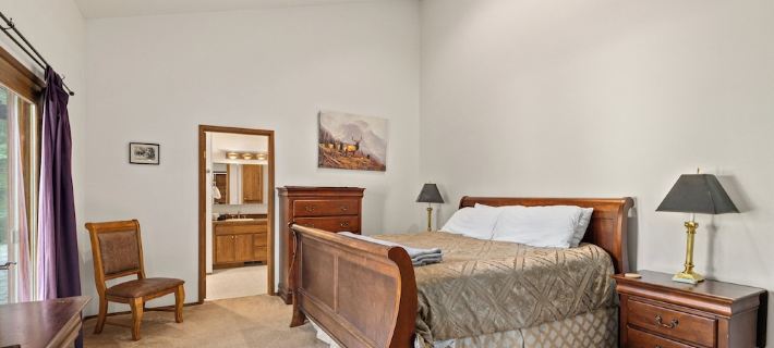 Elk Tracks Lodge Hotels in Kittitas County