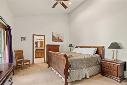 Elk Tracks Lodge - 2-Star