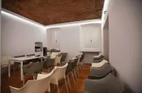 Adalesia Hotel & Coffee - Bintang 3