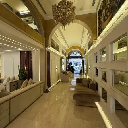 Queens Suite Hotel Отели рядом с достопримечательностью «Хамра»