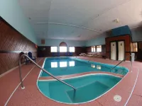 Super 8 by Wyndham Portsmouth - Bathtub