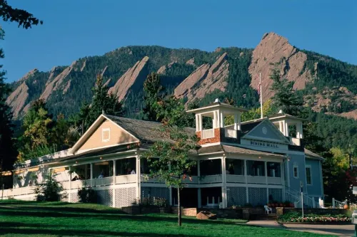 Colorado Chautauqua Cottages - Mountain view