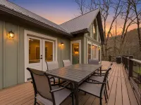 Private Ranch Escape Hot Tub Game Room Grill - Hot Tub