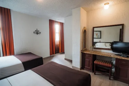 Hotel Don Quijote Plaza - Guadalajara Centro Historico - 2-Star