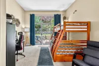 Cozy Home with Ocean and Mountain views. Family sized wth game room and deck - Boutique
