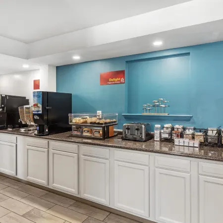 Best Western Plus Holiday Sands Inn Suites
