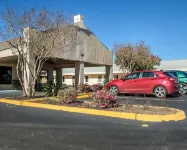 Rodeway Inn & Suites - parcheggio