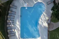 Courtyard Dallas Addison/Quorum Drive - Pools