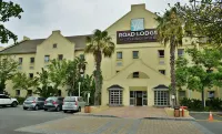 Road Lodge Cape Town International Airport - parking