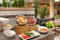 Embassy Suites by Hilton des Moines Downtown - فطور