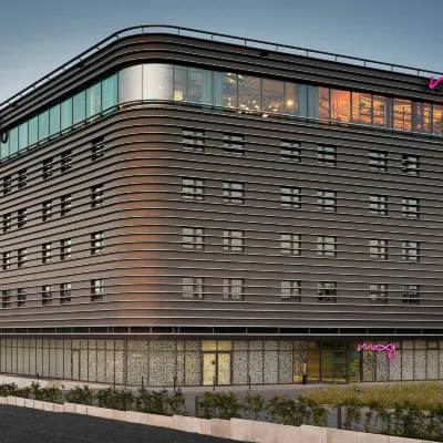 Moxy Cologne Bonn Airport Отели рядом с достопримечательностью «Станция метро Ensen Kloster»