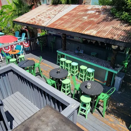 Upper Deck Hotel and Bar - Adults Only
