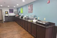 Duluth Inn & Suites Near Spirit Mountain - فطور