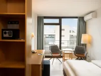 Arthotel Ana Neotel, Trademark Collection by Wyndham Các khách sạn gần Căn cứ quân sự Patch Barracks