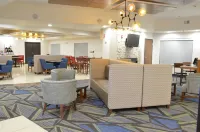 Holiday Inn Express WATERLOO-CEDAR FALLS by IHG - Breakfast