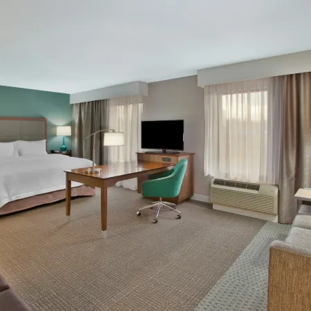 Hampton Inn & Suites Alliance Hôtels à : Comte de Stark