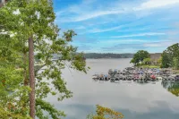 Lake Keowee Resort Condo w/ Fantastic View - Pools