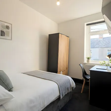 House Sleeps 6 with Patio