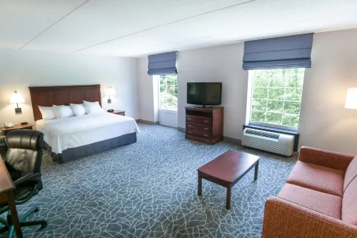 Hampton Inn & Suites Berkshires-Lenox - breakfast