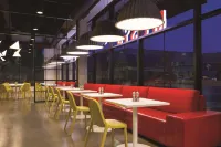 Radisson Red Minneapolis Downtown - breakfast