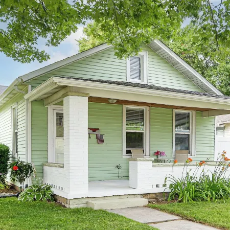 1 Mi to Water & Dtwn: Lake Erie Family Getaway