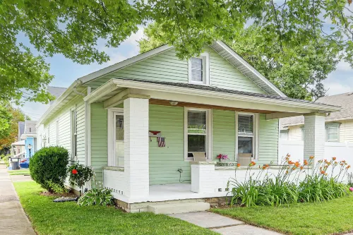 1 Mi to Water & Dtwn: Lake Erie Family Getaway - Homestays