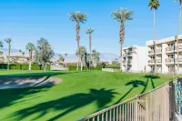 Indian Wells Resort Hotel - parking