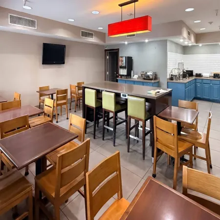 Country Inn & Suites by Radisson, Lima, Oh