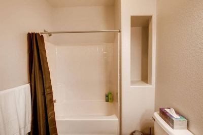 Other #1 Location - Fast Wifi - Work Area - 2Br/2.5 Bath - Free Parking (FV1) Photo