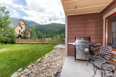 Red Hawk Lodge by Summit County Mountain Retreats Hotels in Dillon