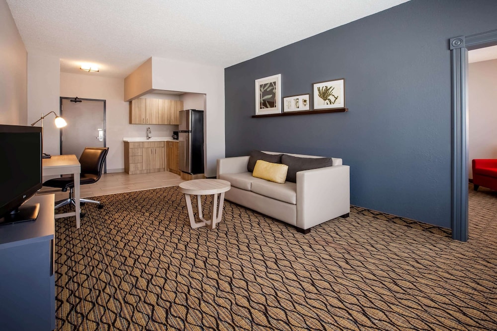 Days Inn & Suites by Wyndham Rochester Hills MI